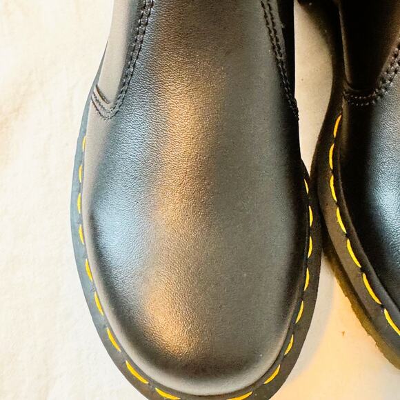 NEW-Dr Martens 2976 Chelsea Boots -Black Leather-Size 6W or 5M - Picture 4 of 15